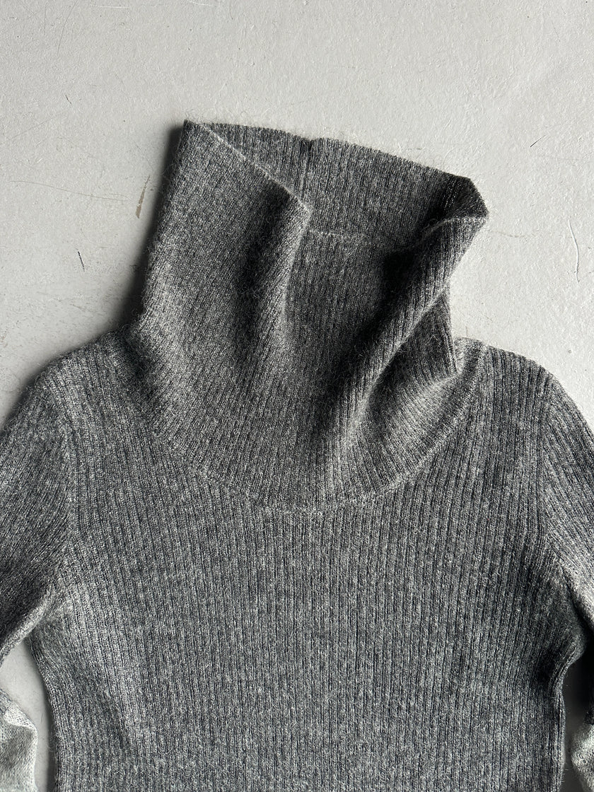 ITALIAN LABEL - early 2000s ELONGATED SLEEVE TURTLE NECK KNIT TOP