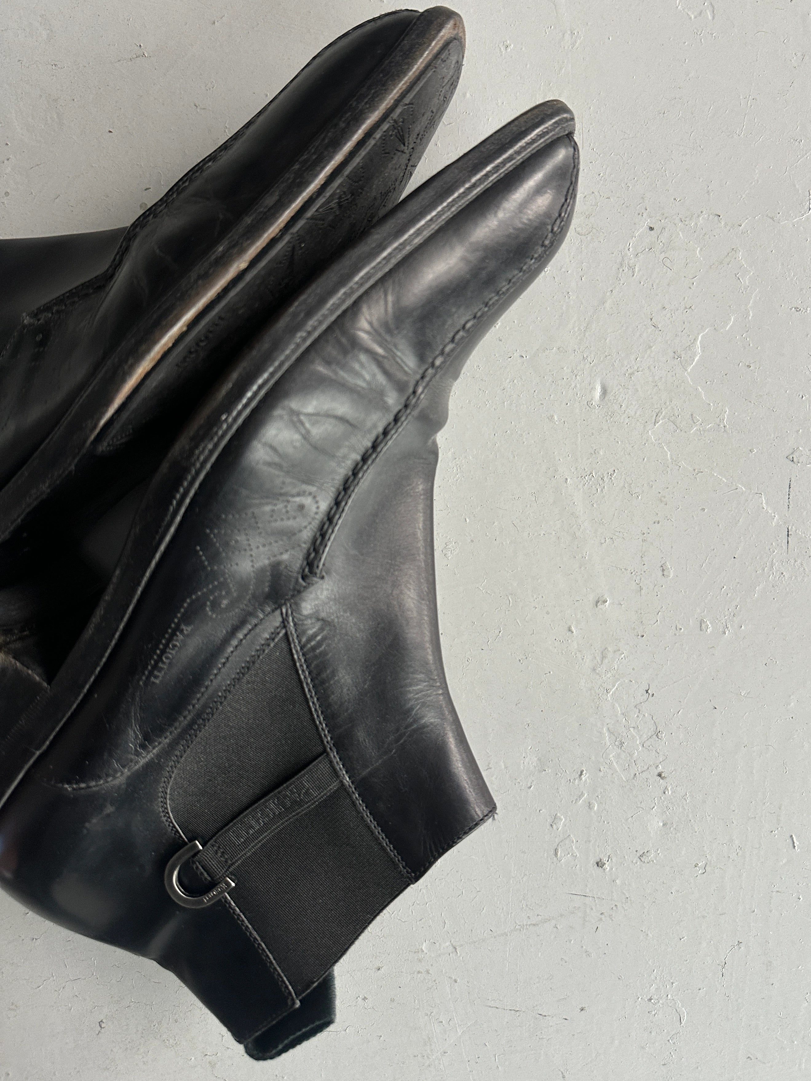 ITALIAN LABEL 2000s LEATHER BOOTS WITH APRON STITCHING