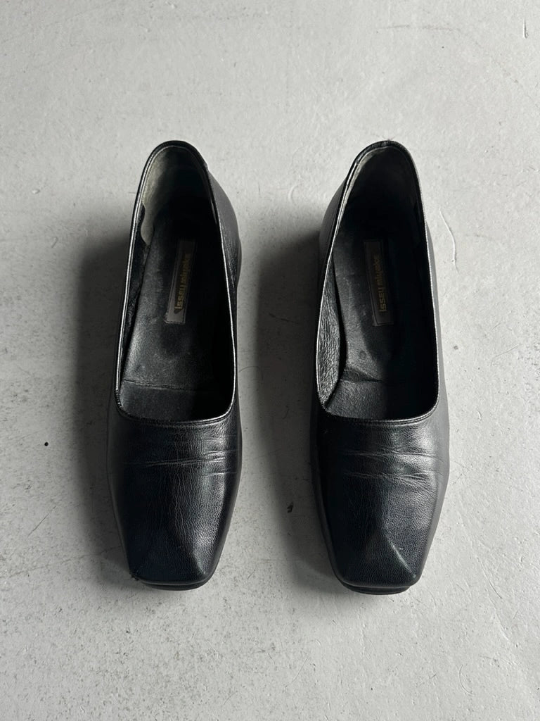 ISSEY MIYAKE - 1980s SCULPTURAL SQUARE TOE LOAFERS