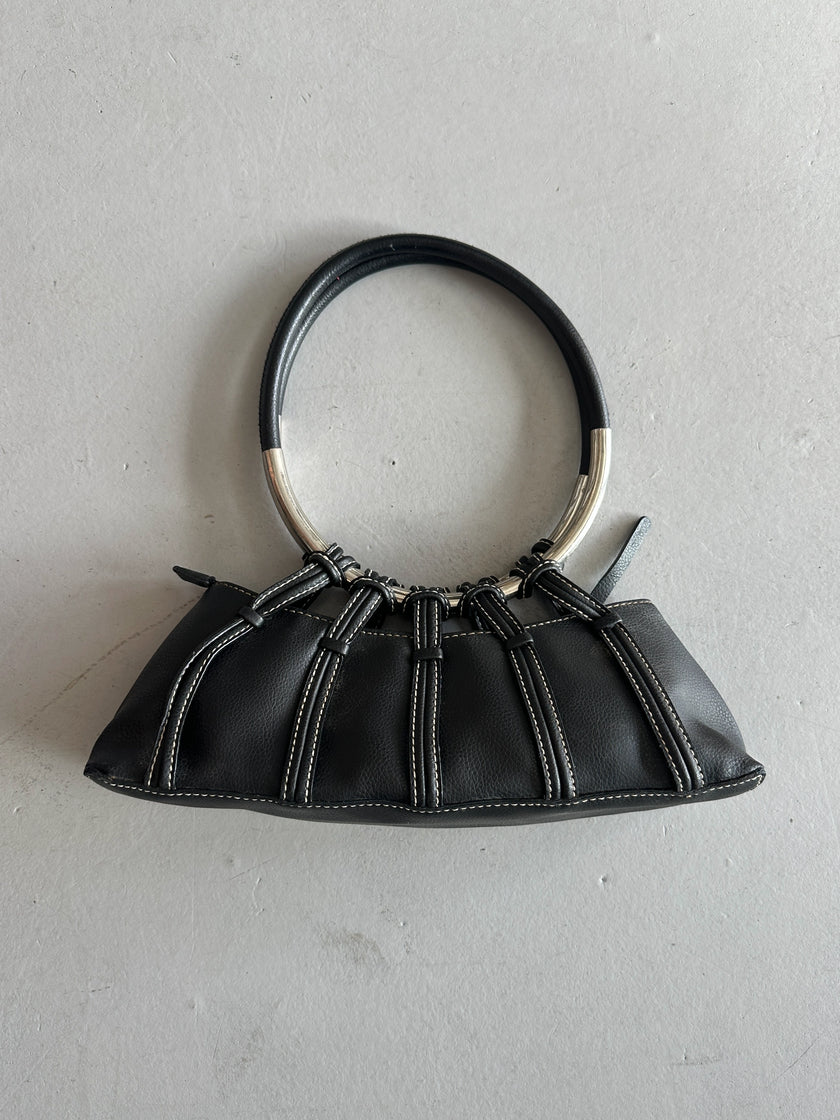 2000s OVERSIZED METAL RING HANDLE LEATHER BAG