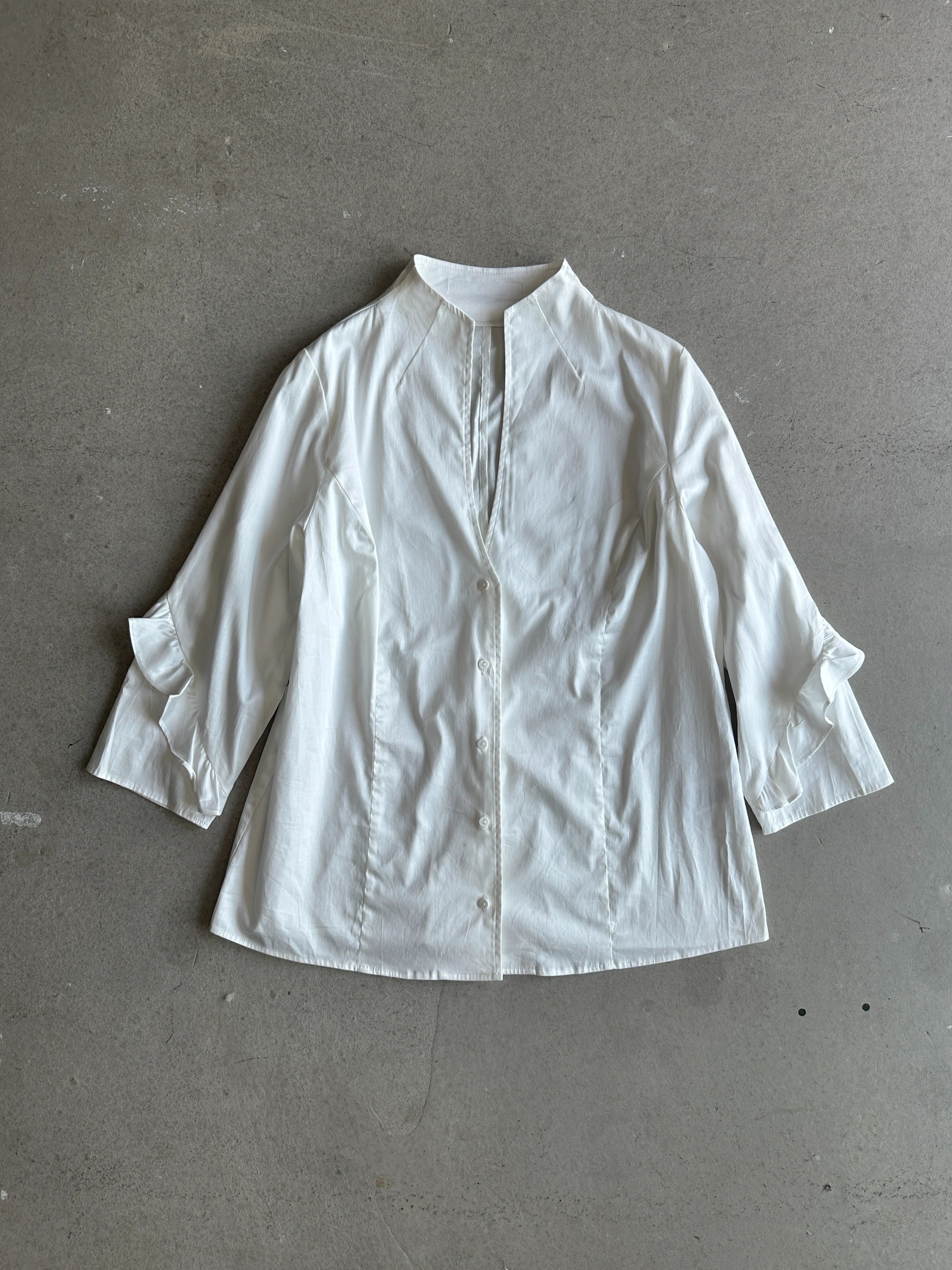 1990s BLOUSE WITH RUFFLE DETAILS AT THE SLEEVE