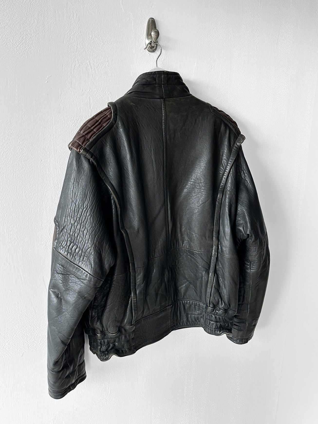 ITALIAN LABEL 1980s HEAVY LEATHER BOMBER JACKET