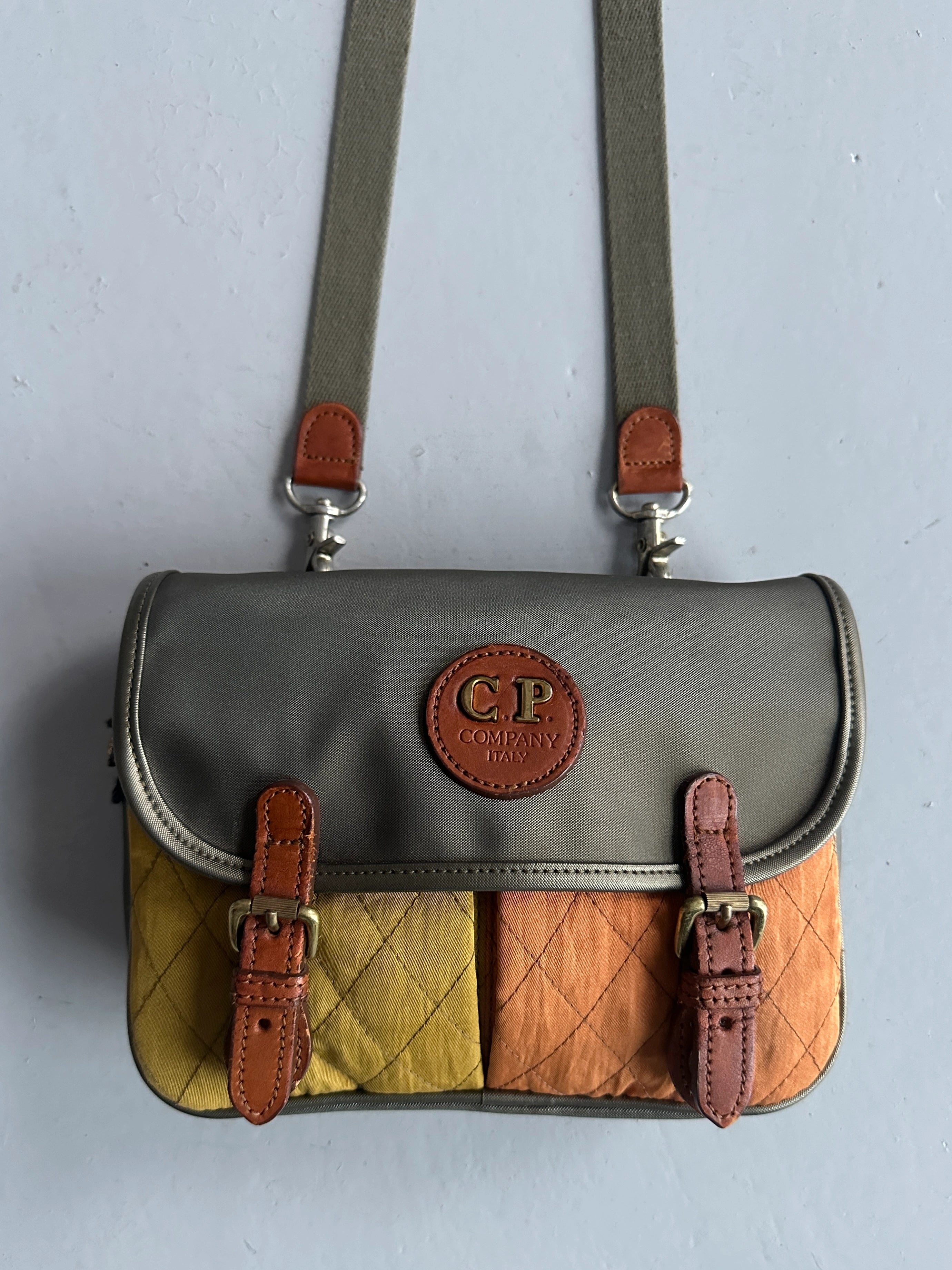 C.P. COMPANY - 1980s MESSENGER BAG WITH CONTRASTING QUILTED FRONT POCKETS