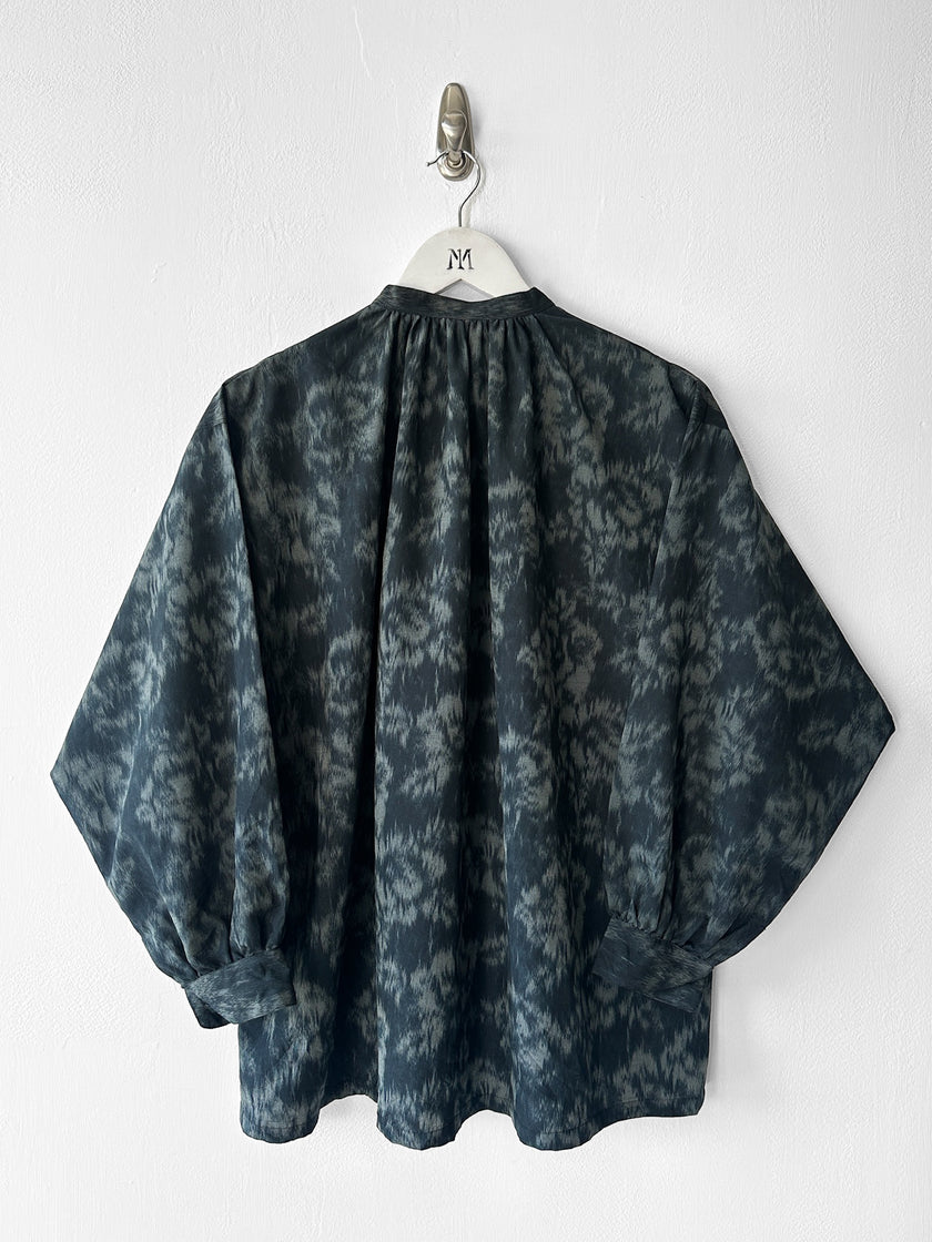 COMME DES GARÇONS - early 1980s ABSTRACT FLORAL PRINT VOLUMINOUS BUTTONED BLOUSE
