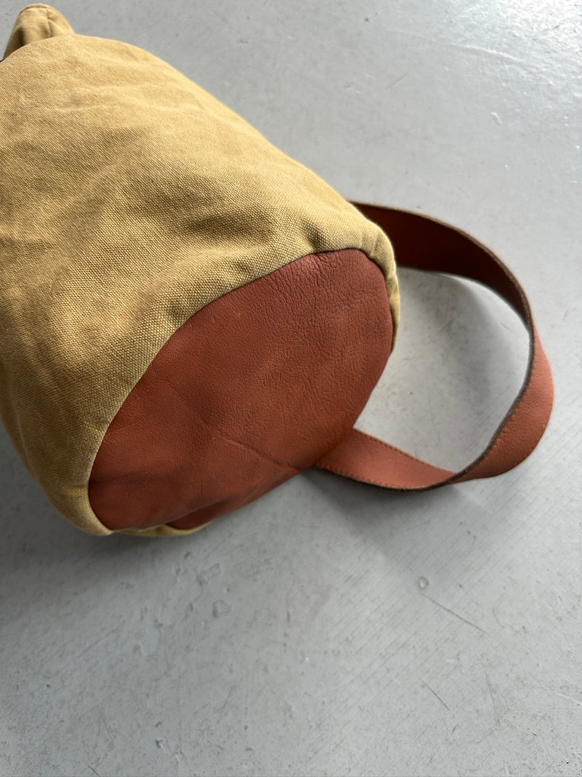 ITALIAN LABEL 1980s CANVAS DUFFLE BAG WITH CONTRASTING LEATHER STRAP
