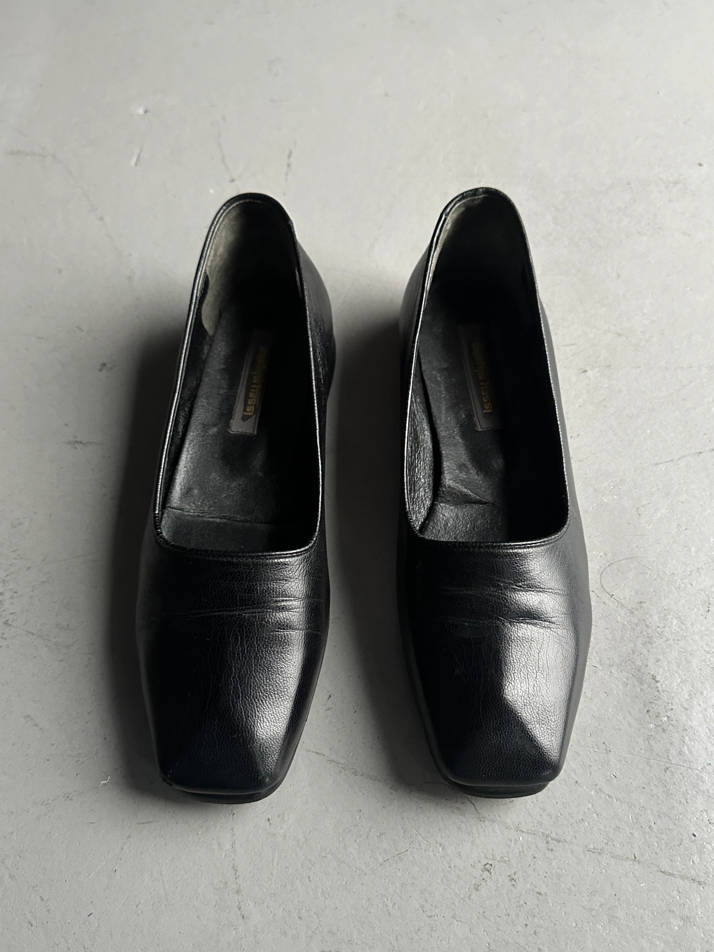 ISSEY MIYAKE - 1980s SCULPTURAL SQUARE TOE LOAFERS