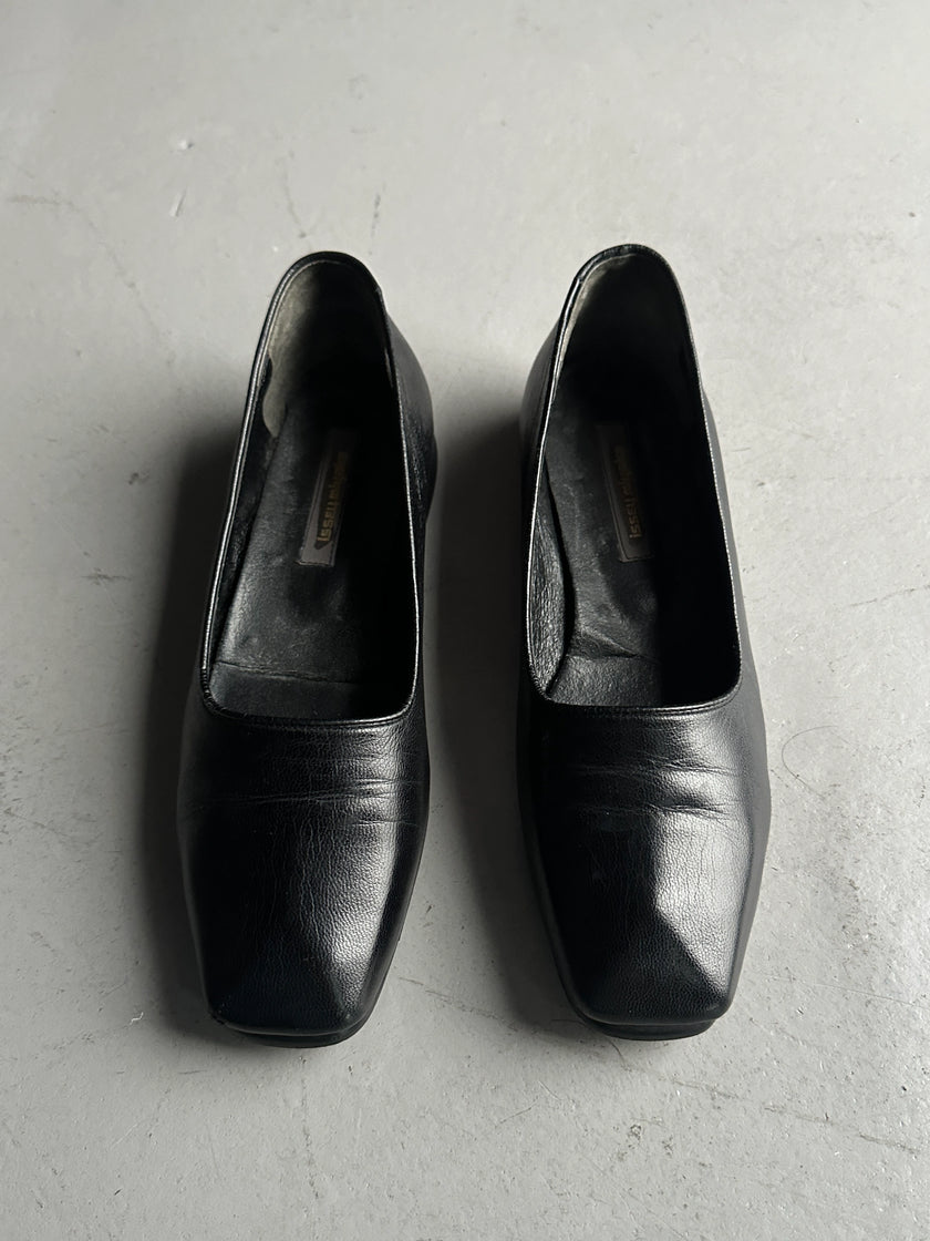 ISSEY MIYAKE - 1980s SCULPTURAL SQUARE TOE LOAFERS