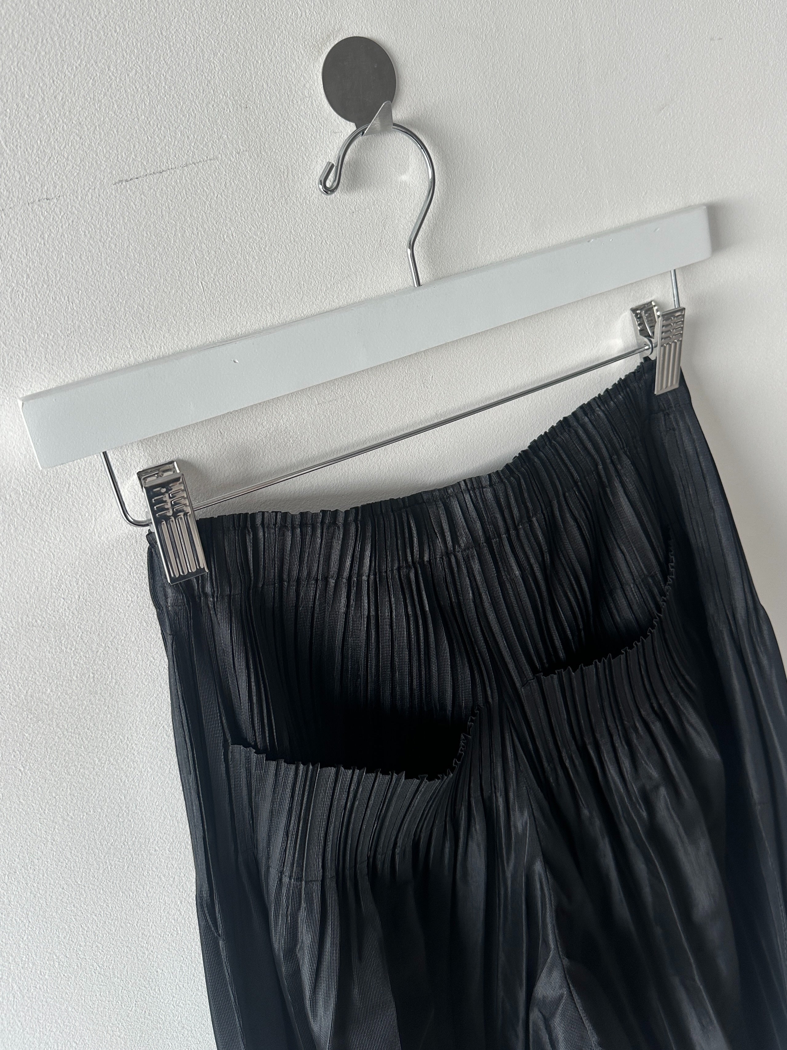 ISSEY MIYAKE PLEATS PLEASE - S/S 2015 SEMI TRANSPARENT LEGS CROPPED PANTS