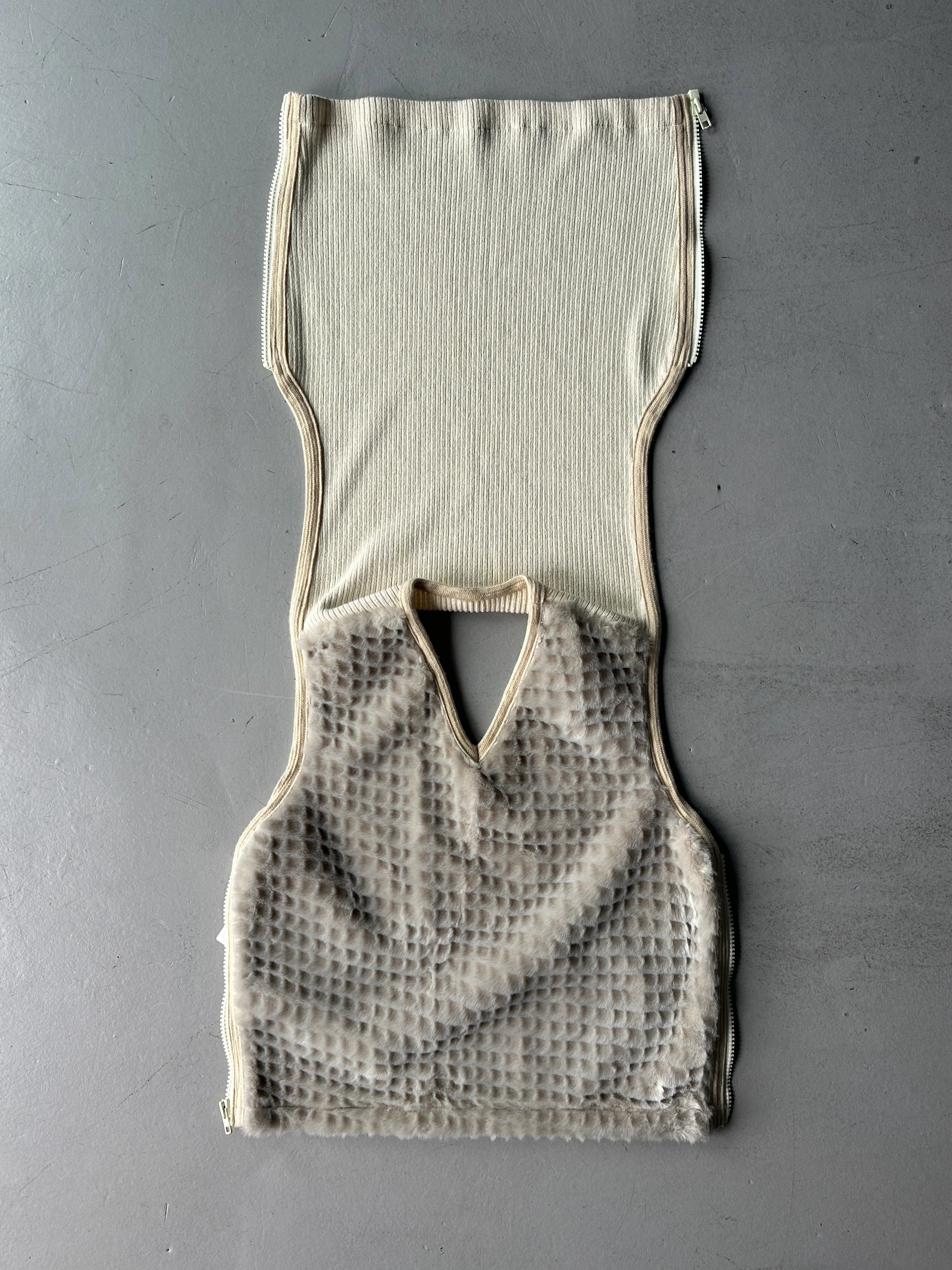 DEXTER WONG - 1990s FAUX FUR FRONT ZIPPED SIDE KNIT VEST