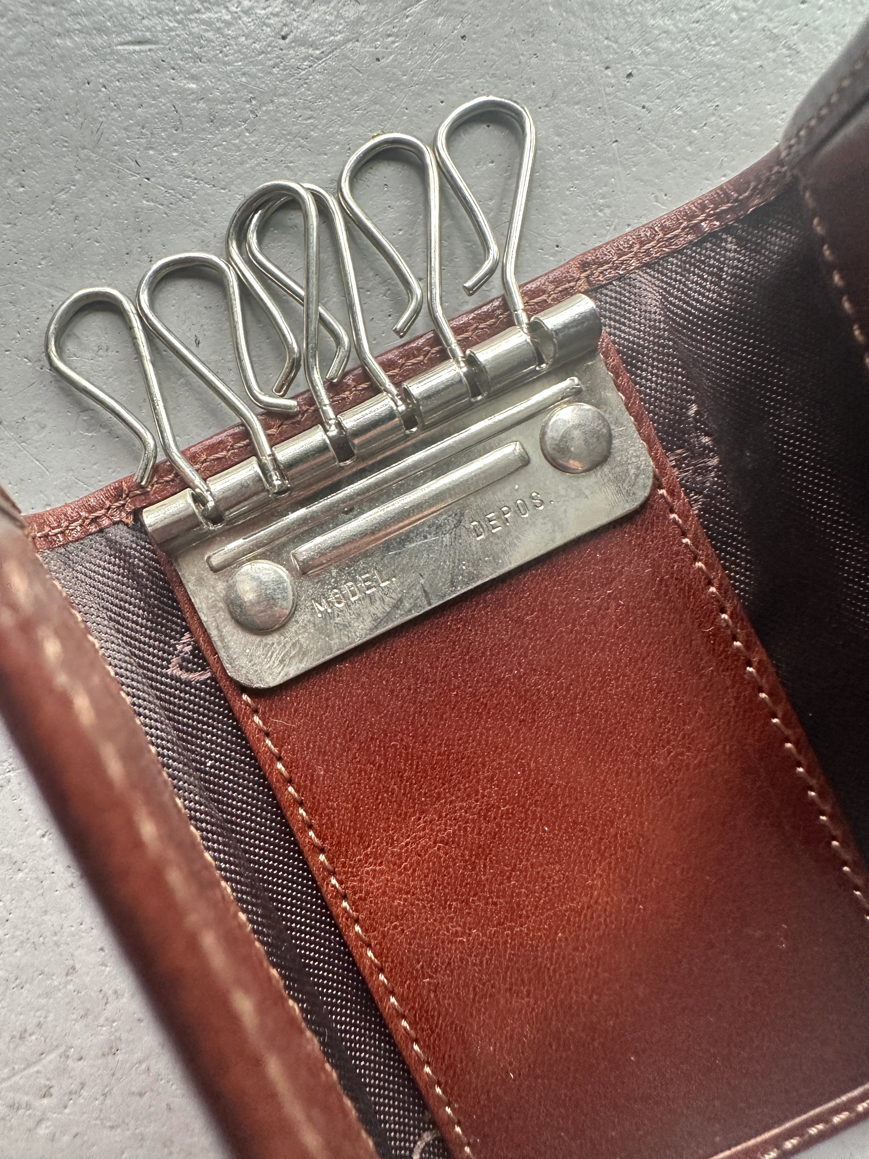ICEBERG - 1990s LEATHER KEY HOLDER
