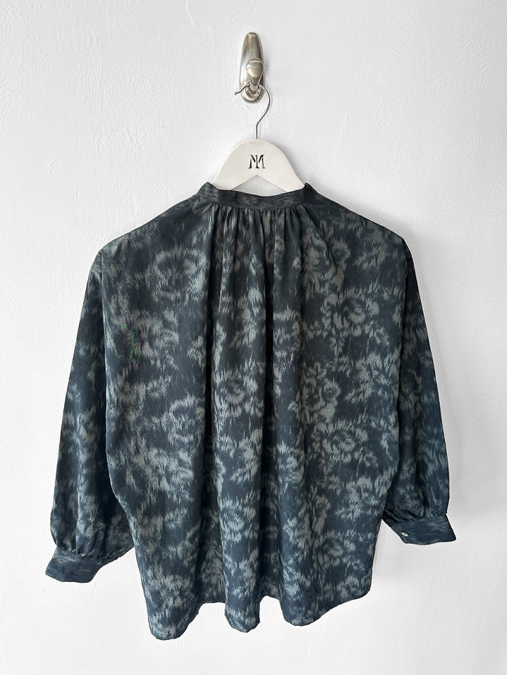 COMME DES GARÇONS - early 1980s ABSTRACT FLORAL PRINT VOLUMINOUS BUTTONED BLOUSE