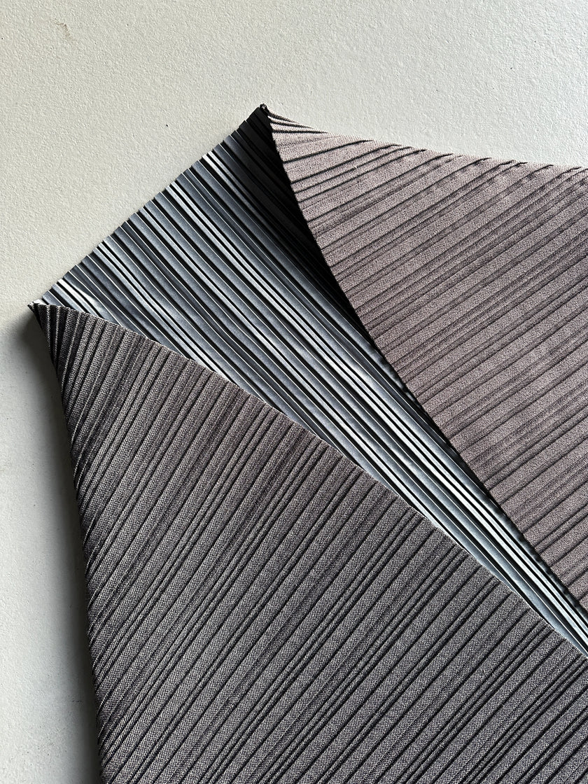 ISSEY MIYAKE X IITTALA - 2016 EXTRA LONG PLEATED TABLEWEAR KIMONO