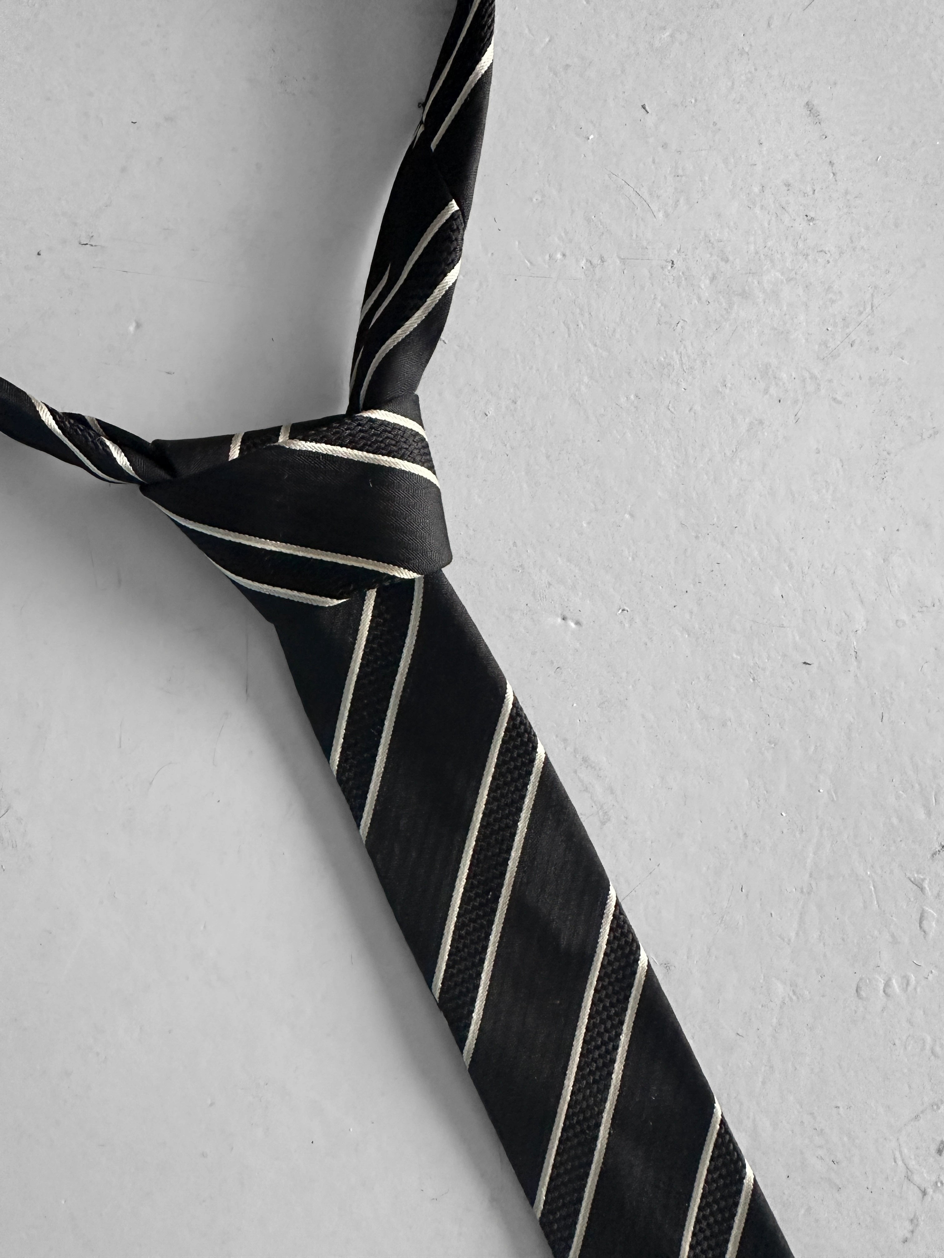 DOLCE & GABBANA  - 1990s SILK PATTERNED SKINNY TIE