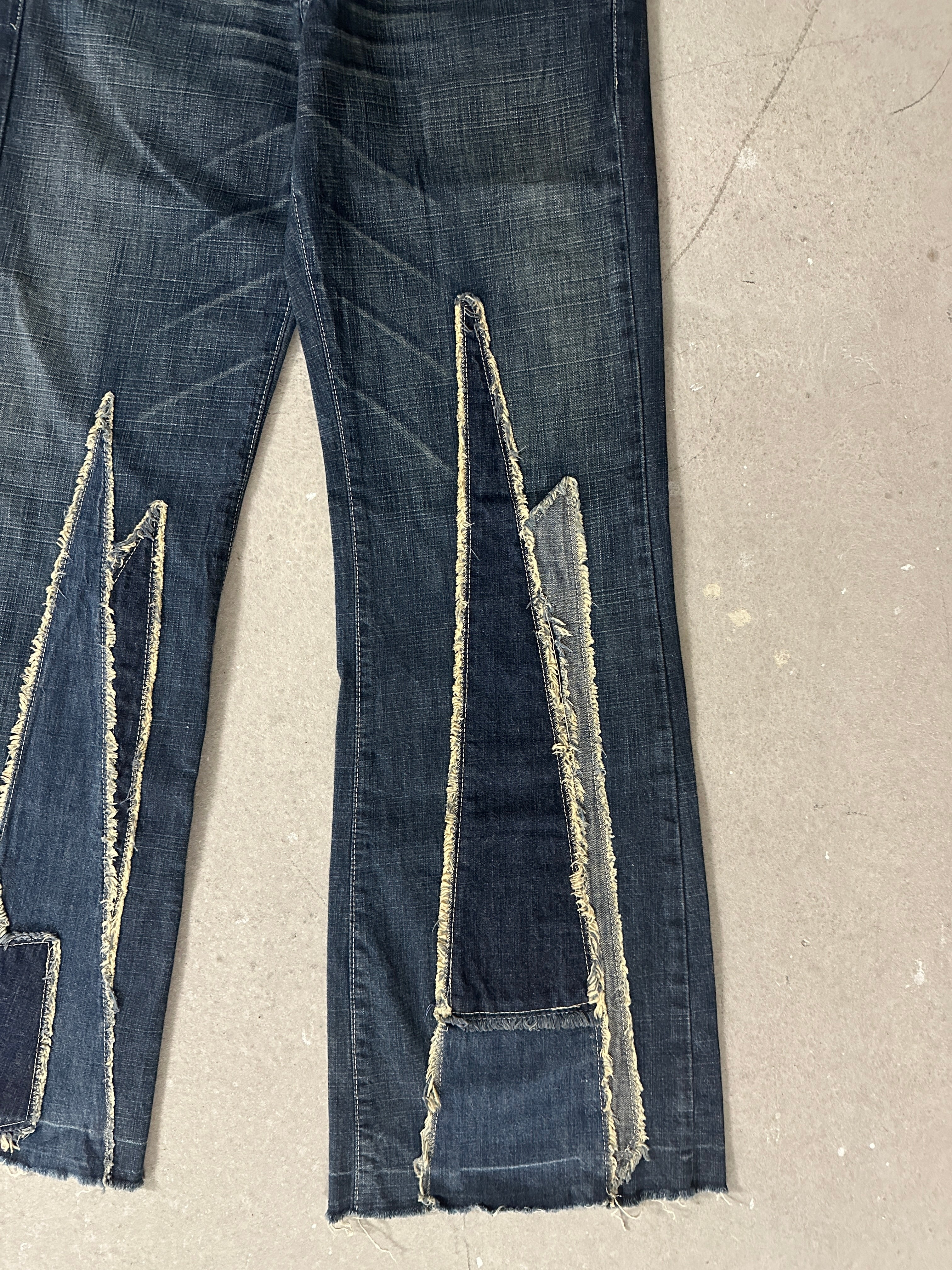 2000s LOW RISE FLARED JEANS