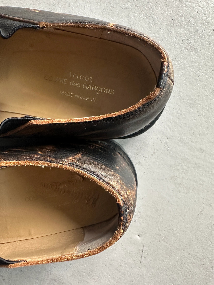 COMME DES GARÇONS - 1990s DISTRESSED LEATHER POINTED SLIP ON SHOES