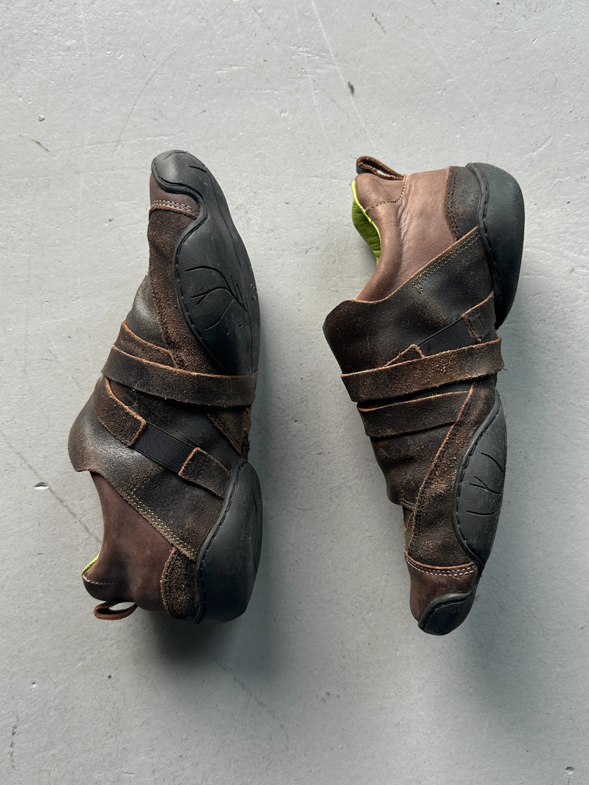 MARITHÉ + FRANÇOIS GIRBAUD - early 2000s ROUND TOE BONDAGE LEATHER SNEAKERS