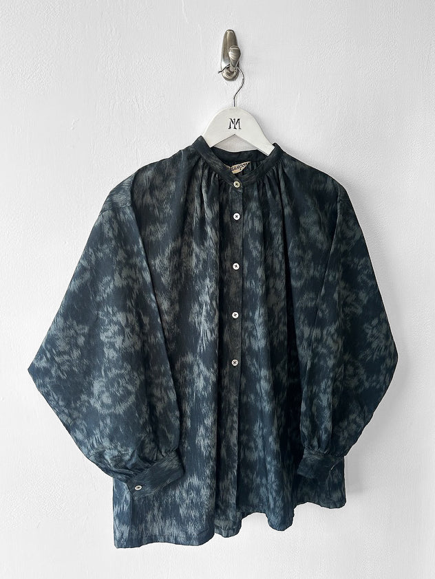COMME DES GARÇONS - early 1980s ABSTRACT FLORAL PRINT VOLUMINOUS BUTTONED BLOUSE