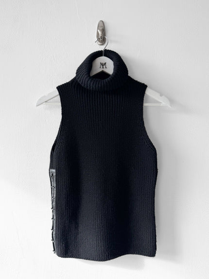 GUCCI by TOM FORD - F/W 2003 CHUNKY KNIT VEST TOP WITH LEATHER TRIMMED SIDE SLITS AND HOOK DETAILS