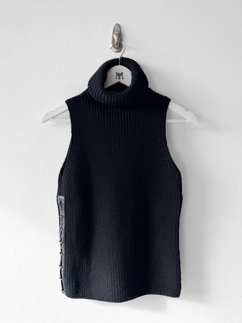 GUCCI by TOM FORD - F/W 2003 CHUNKY KNIT VEST TOP WITH LEATHER TRIMMED SIDE SLITS AND HOOK DETAILS