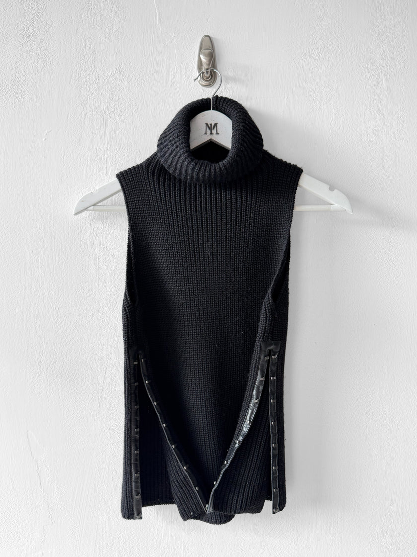 GUCCI by TOM FORD - F/W 2003 CHUNKY KNIT VEST TOP WITH LEATHER TRIMMED SIDE SLITS AND HOOK DETAILS