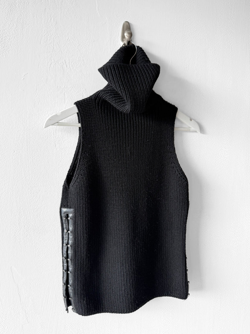 GUCCI by TOM FORD - F/W 2003 CHUNKY KNIT VEST TOP WITH LEATHER TRIMMED SIDE SLITS AND HOOK DETAILS