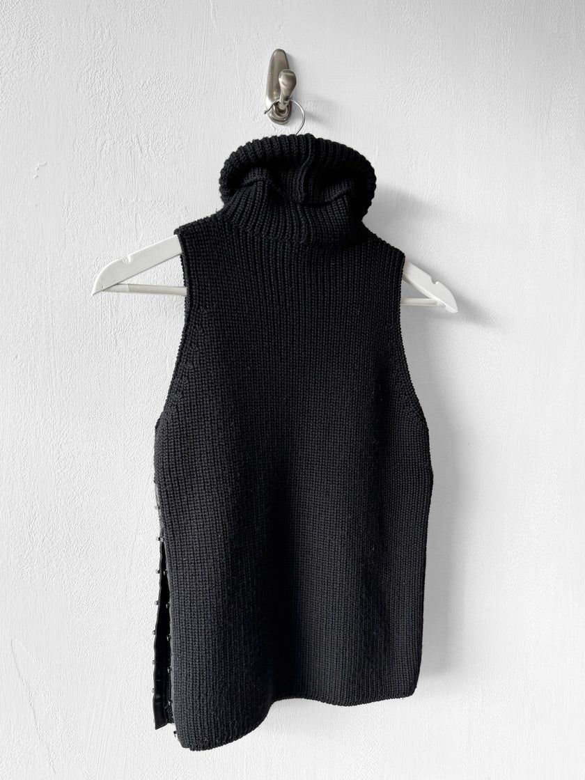 GUCCI by TOM FORD - F/W 2003 CHUNKY KNIT VEST TOP WITH LEATHER TRIMMED SIDE SLITS AND HOOK DETAILS