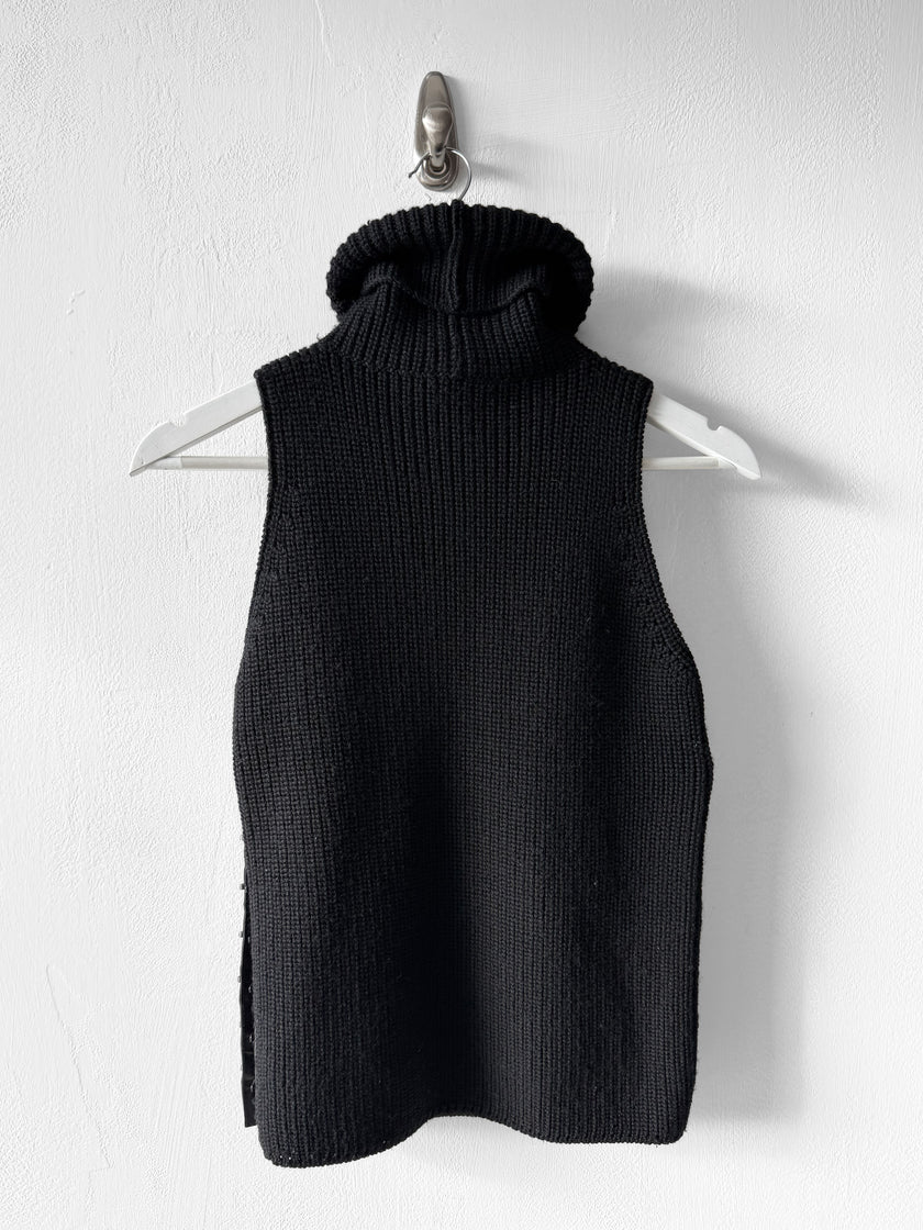 GUCCI by TOM FORD - F/W 2003 CHUNKY KNIT VEST TOP WITH LEATHER TRIMMED SIDE SLITS AND HOOK DETAILS