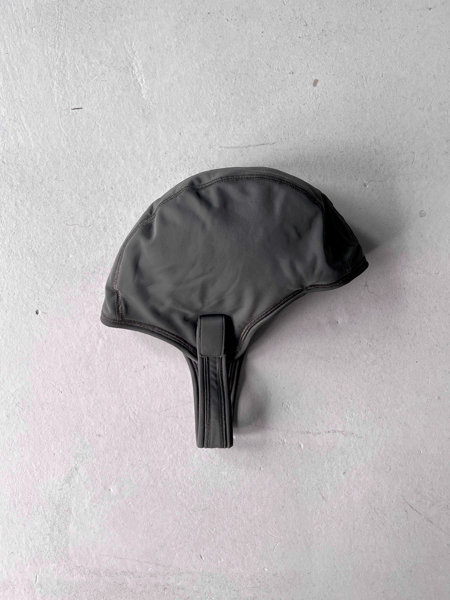 EMPORIO ARMANI - 2000s EMBOSSED LOGO EAR FLAP CAP
